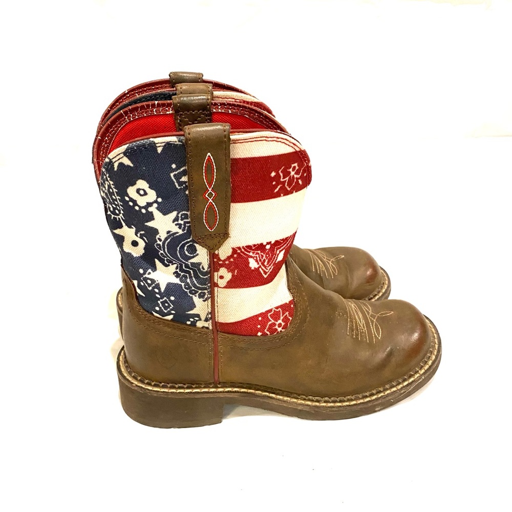 Ariat Americana design